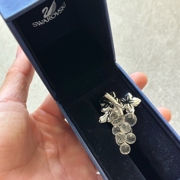 Moving Sale | Swarovski brooch pin transparent grape excellent in original box - Picture 12 of 14